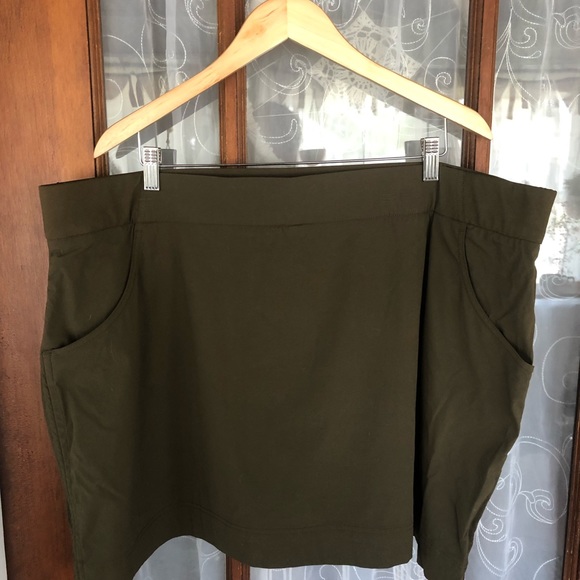 Columbia Pants - NWOT Columbia Olive Green Nylon Skort 2 Front Pockets 3x